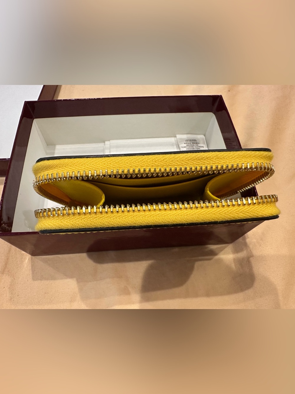 Brand New Gucci Yellow Monogram Wallet - Picture 4 of 5